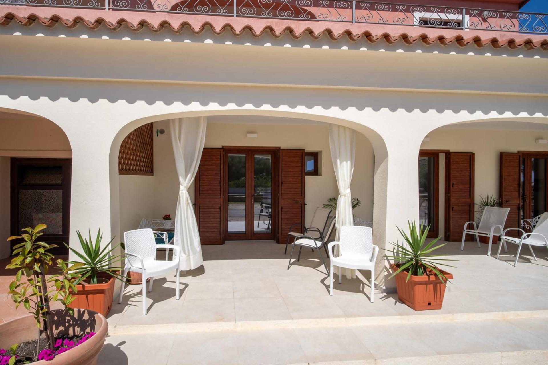 Ambra Holiday Rooms - Rooms & Beach San Teodoro  Dış mekan fotoğraf